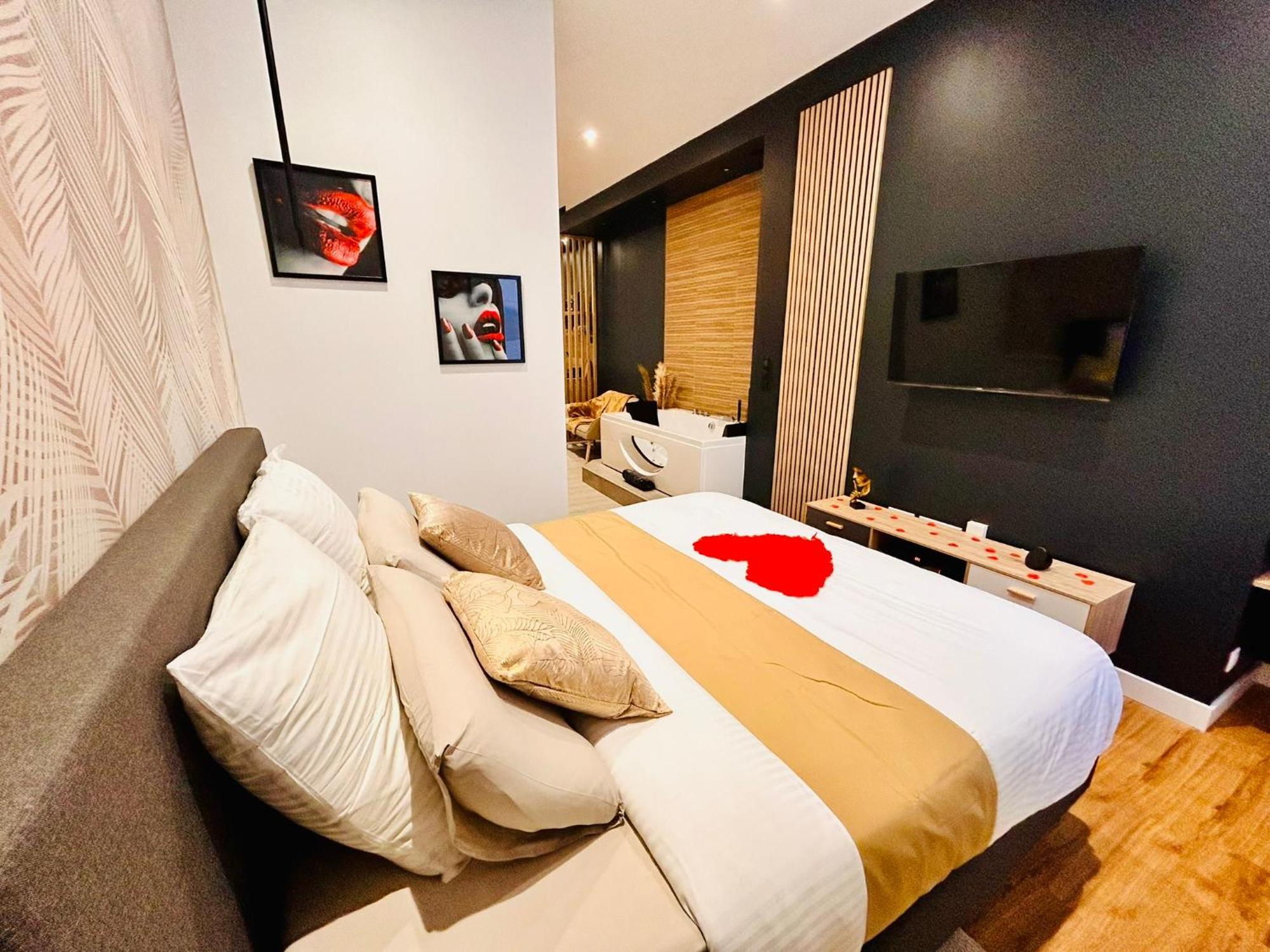 Suite Cosy Jacuzzi Troyes - Secrets D'Ana Exterior foto